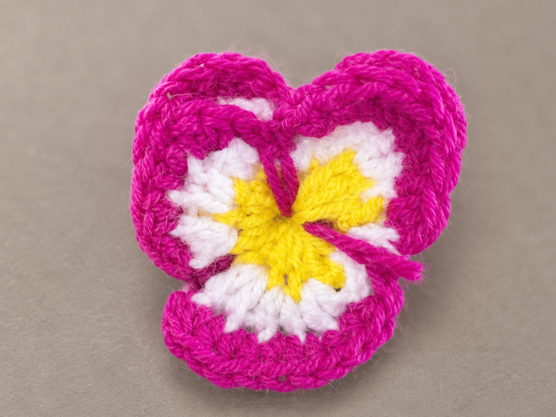 Flor de pensamiento a crochet
